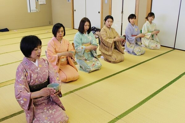 サンライフ熊本　着付けと茶道礼法講座　上質着物から豊かなくらしのお手伝い　熊本市　着物専門店　わのくに