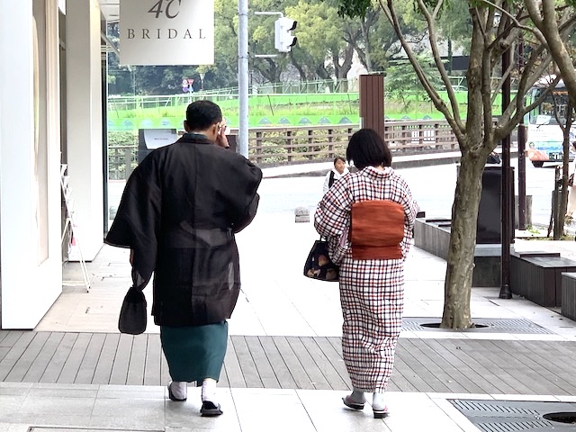 お客様のご来店　ご夫婦で着物を楽しむ　着物でお出かけ　熊本市中央区　着物専門店　わのくに
